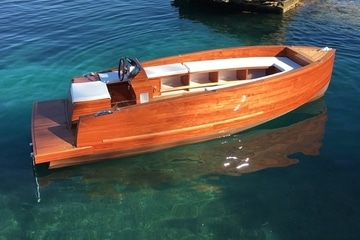Rent electric boat Libervola
